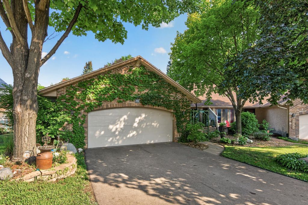 2062 28th Avenue NW, New Brighton, MN 55112 — photo 2