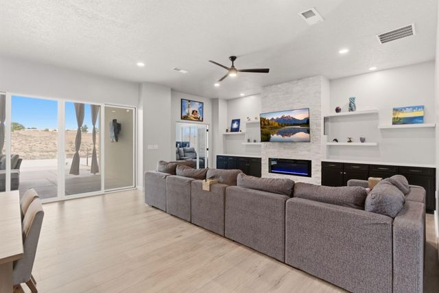 2541 Chessman Drive NE, Rio Rancho, NM 87124