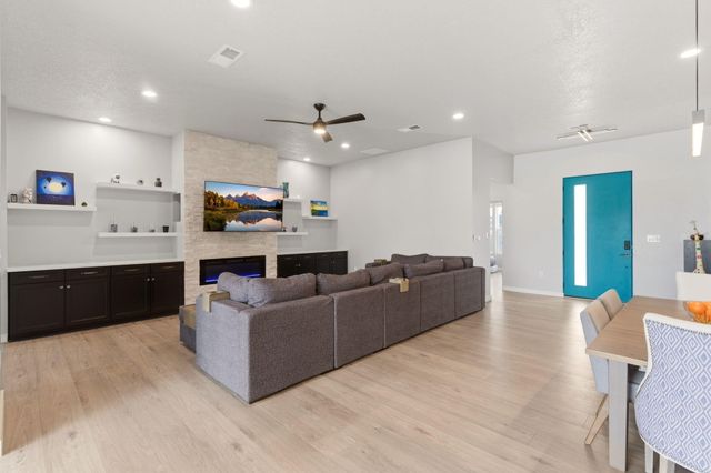 2541 Chessman Drive NE, Rio Rancho, NM 87124