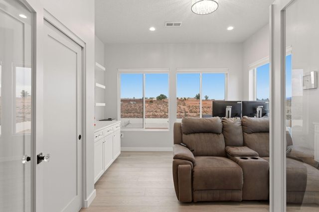 2541 Chessman Drive NE, Rio Rancho, NM 87124