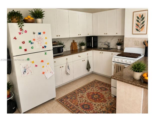 705-713 NE 3rd St 1-9, Hallandale Beach, FL 33009