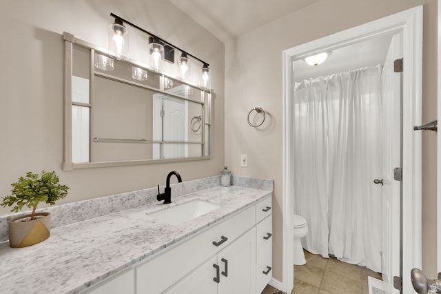 252 E CRANBERRY HILL DR, Draper, UT 84020