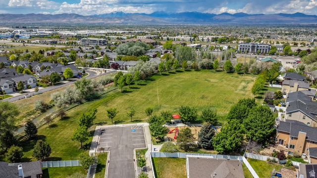 252 E CRANBERRY HILL DR, Draper, UT 84020