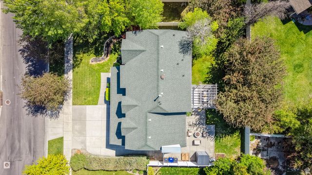 252 E CRANBERRY HILL DR, Draper, UT 84020