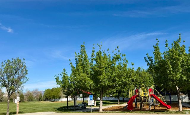 252 E CRANBERRY HILL DR, Draper, UT 84020