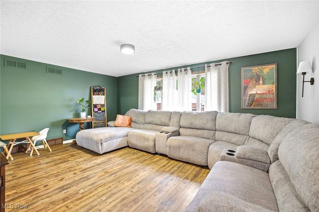 2690 Crompton Street NE, Canton, OH 44721