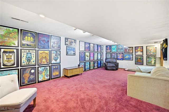 2690 Crompton Street NE, Canton, OH 44721