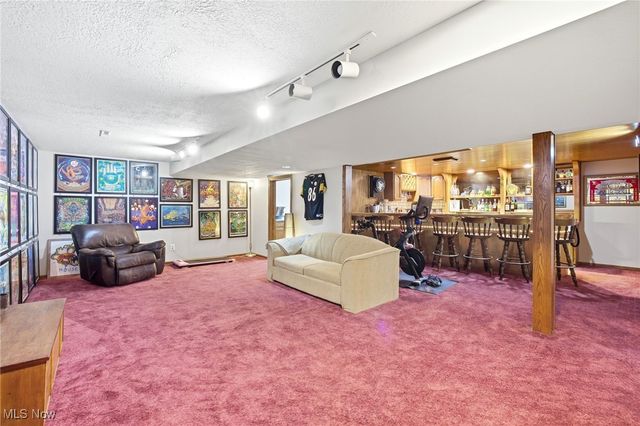 2690 Crompton Street NE, Canton, OH 44721