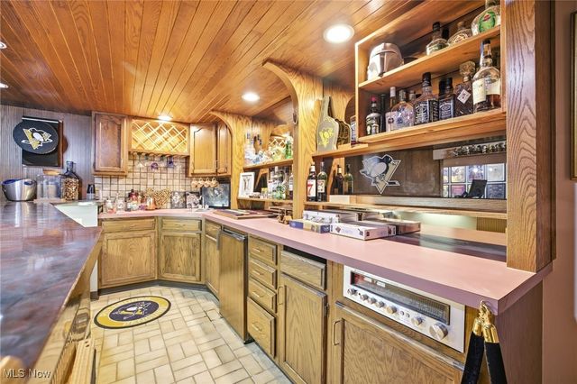 2690 Crompton Street NE, Canton, OH 44721