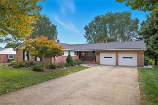 2690 Crompton Street NE, Canton, OH 44721