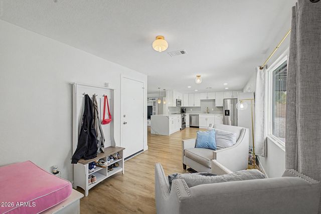 1523 W SURREY Avenue, Phoenix, AZ 85029