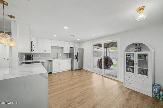 1523 W SURREY Avenue, Phoenix, AZ 85029
