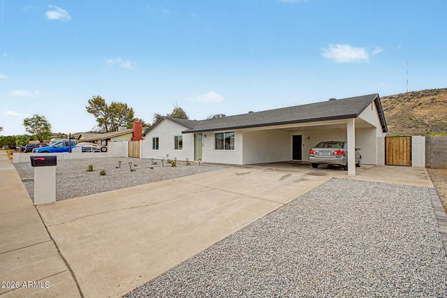 1523 W SURREY Avenue, Phoenix, AZ 85029