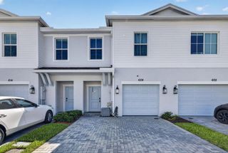 608 NE WATERS EDGE Lane, Port St. Lucie, FL 34983