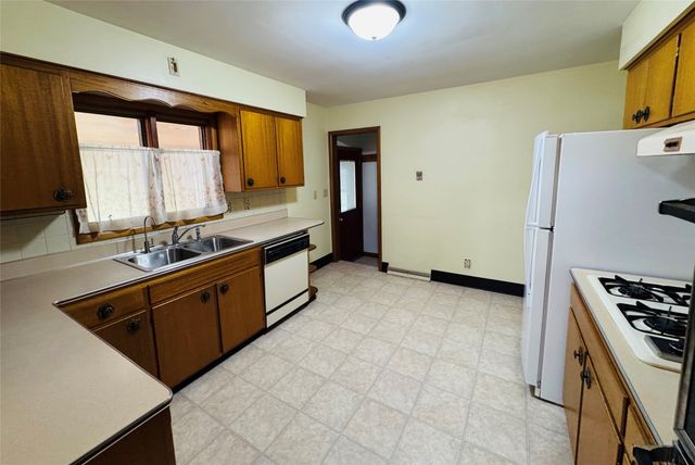 1528 E 34th Street, Des Moines, IA 50317