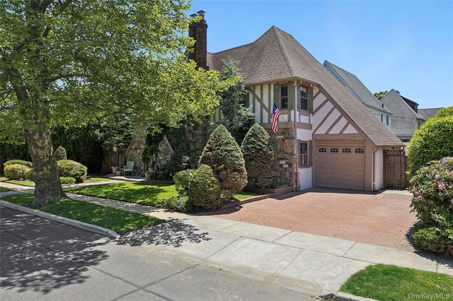 58 Park Lane, Rockville Centre, NY 11570