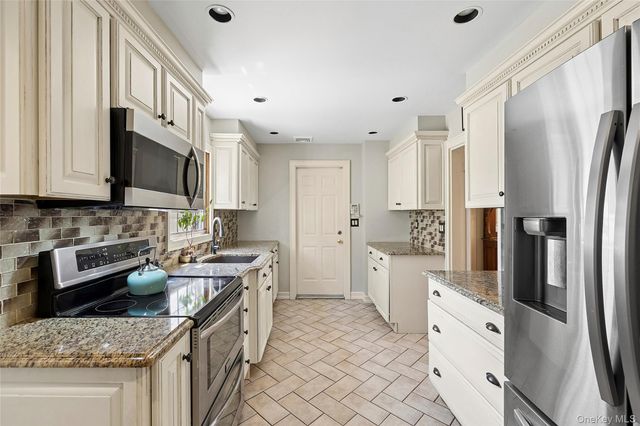 58 Park Lane, Rockville Centre, NY 11570