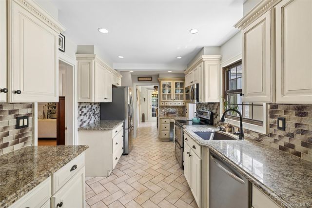 58 Park Lane, Rockville Centre, NY 11570