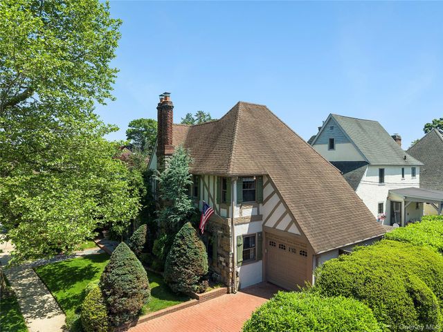 58 Park Lane, Rockville Centre, NY 11570