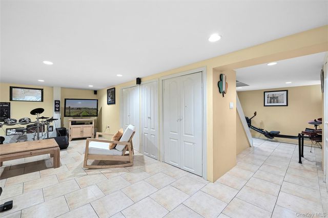 58 Park Lane, Rockville Centre, NY 11570