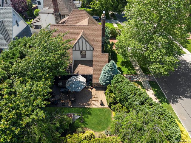58 Park Lane, Rockville Centre, NY 11570