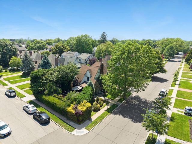 58 Park Lane, Rockville Centre, NY 11570