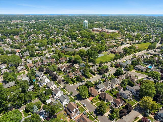 58 Park Lane, Rockville Centre, NY 11570