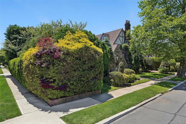 58 Park Lane, Rockville Centre, NY 11570