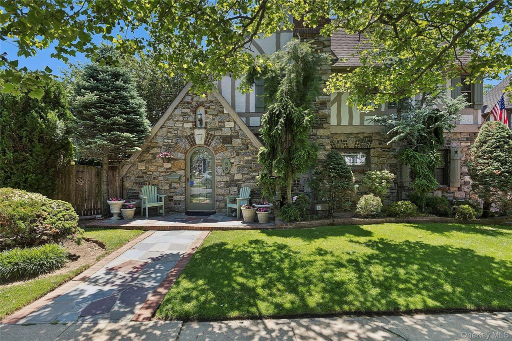 58 Park Lane, Rockville Centre, NY 11570