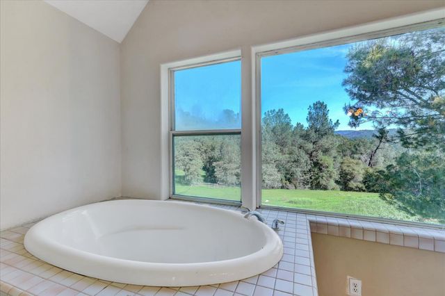 16185 Del Mar Way, Penn Valley, CA 95946