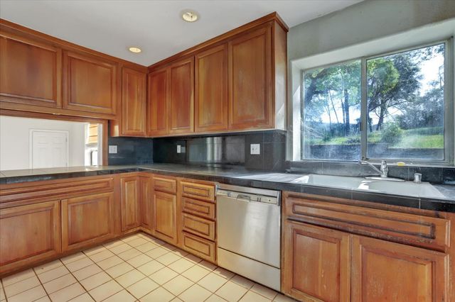 16185 Del Mar Way, Penn Valley, CA 95946