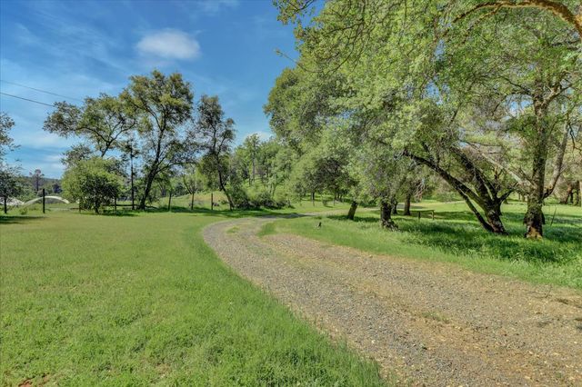 16185 Del Mar Way, Penn Valley, CA 95946