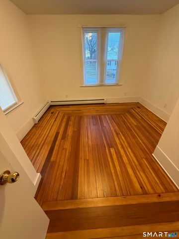 1 Farnsworth Street 1, New London, CT 06320