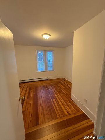 1 Farnsworth Street 1, New London, CT 06320