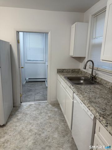 1 Farnsworth Street 1, New London, CT 06320