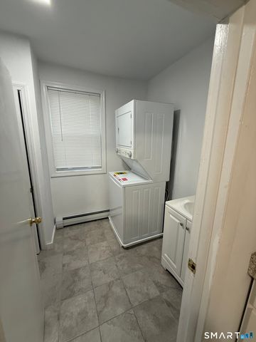 1 Farnsworth Street 1, New London, CT 06320