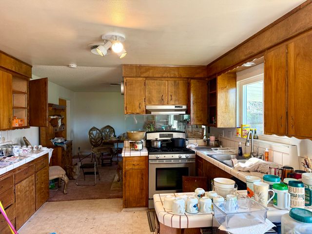 737 Estate Street, Redding, CA 96002