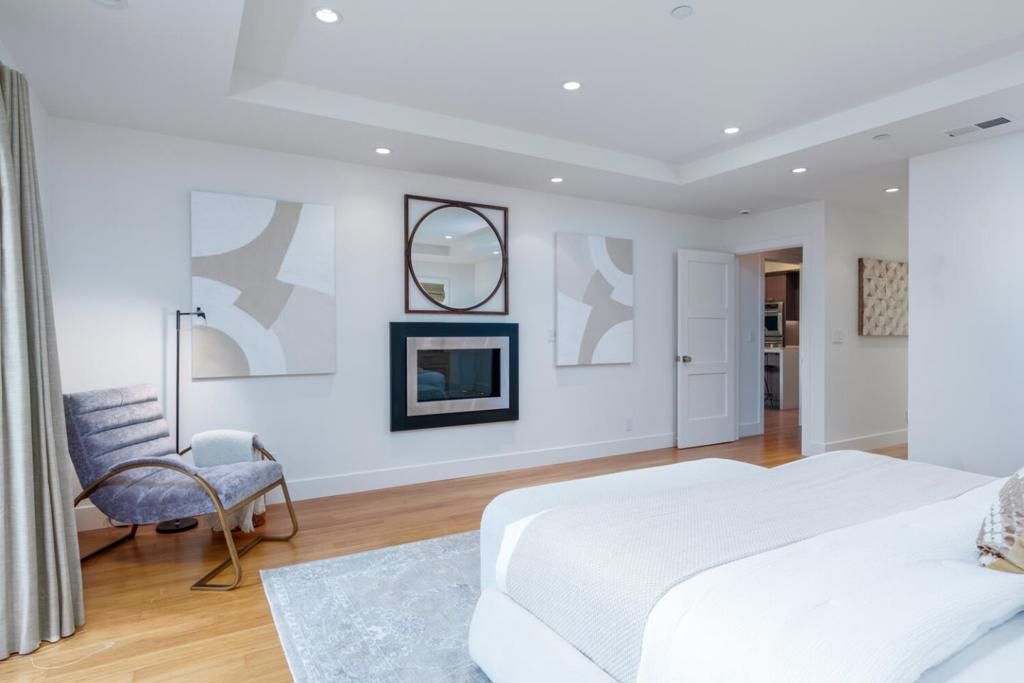 Image 9 of property listing at 412 Stephen Road, San Mateo, CA 94403