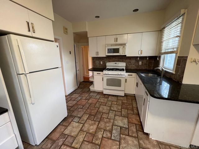 8 Bogart Avenue, Port Washington, NY 11050