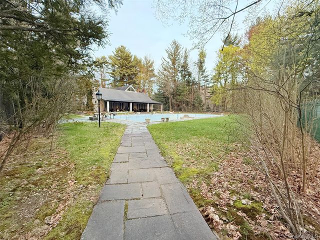 8 Woodstock Court, Muttontown, NY 11771