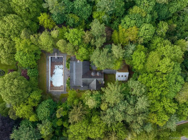8 Woodstock Court, Muttontown, NY 11771