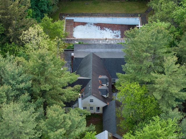 8 Woodstock Court, Muttontown, NY 11771