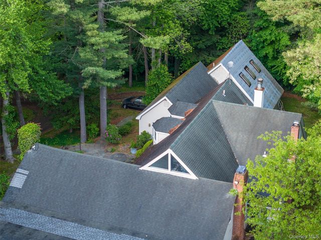 8 Woodstock Court, Muttontown, NY 11771