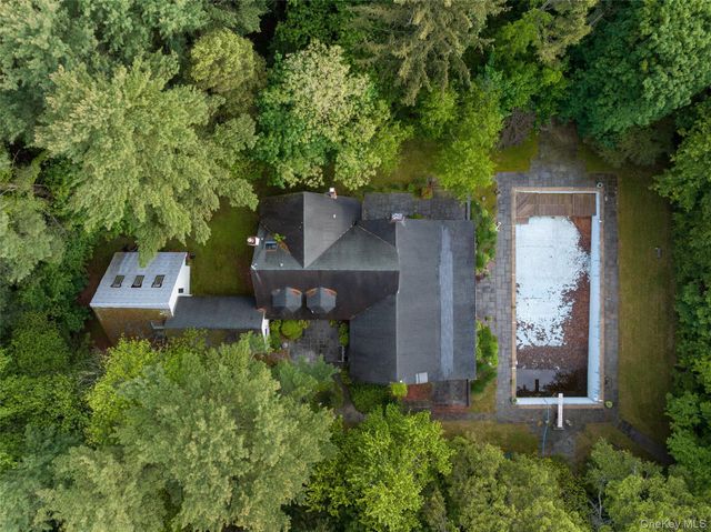 8 Woodstock Court, Muttontown, NY 11771