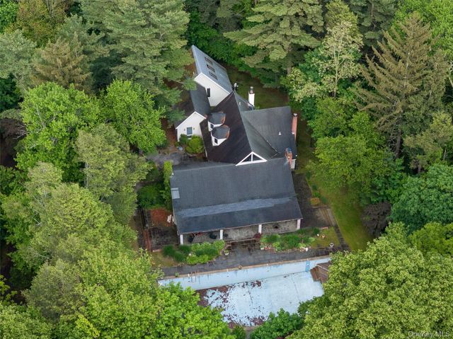 8 Woodstock Court, Muttontown, NY 11771