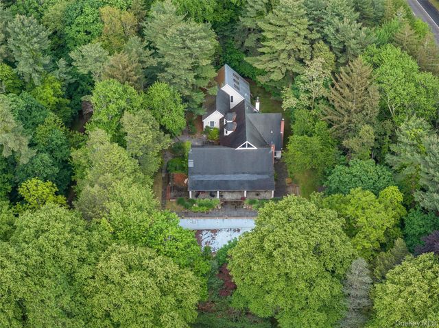 8 Woodstock Court, Muttontown, NY 11771