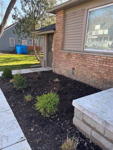 18315 Five Points Street, Redford, MI 48240