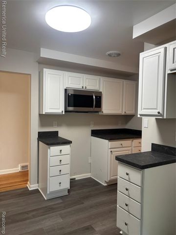 18315 Five Points Street, Redford, MI 48240