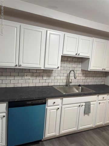 18315 Five Points Street, Redford, MI 48240