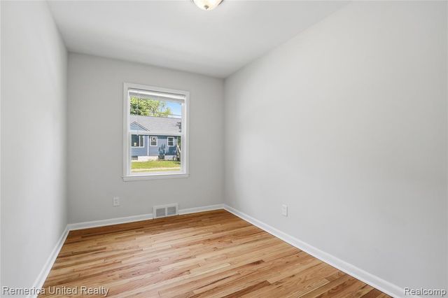18315 Five Points Street, Redford, MI 48240